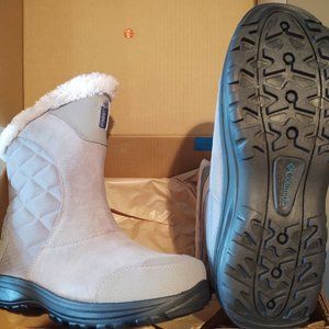 Womens winter boots, brand new Columbia